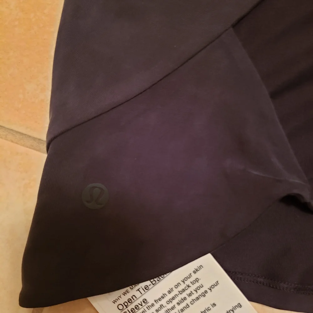 Lululemon Open Tie-Back Short Sleeve Black - Picture 9 of 13